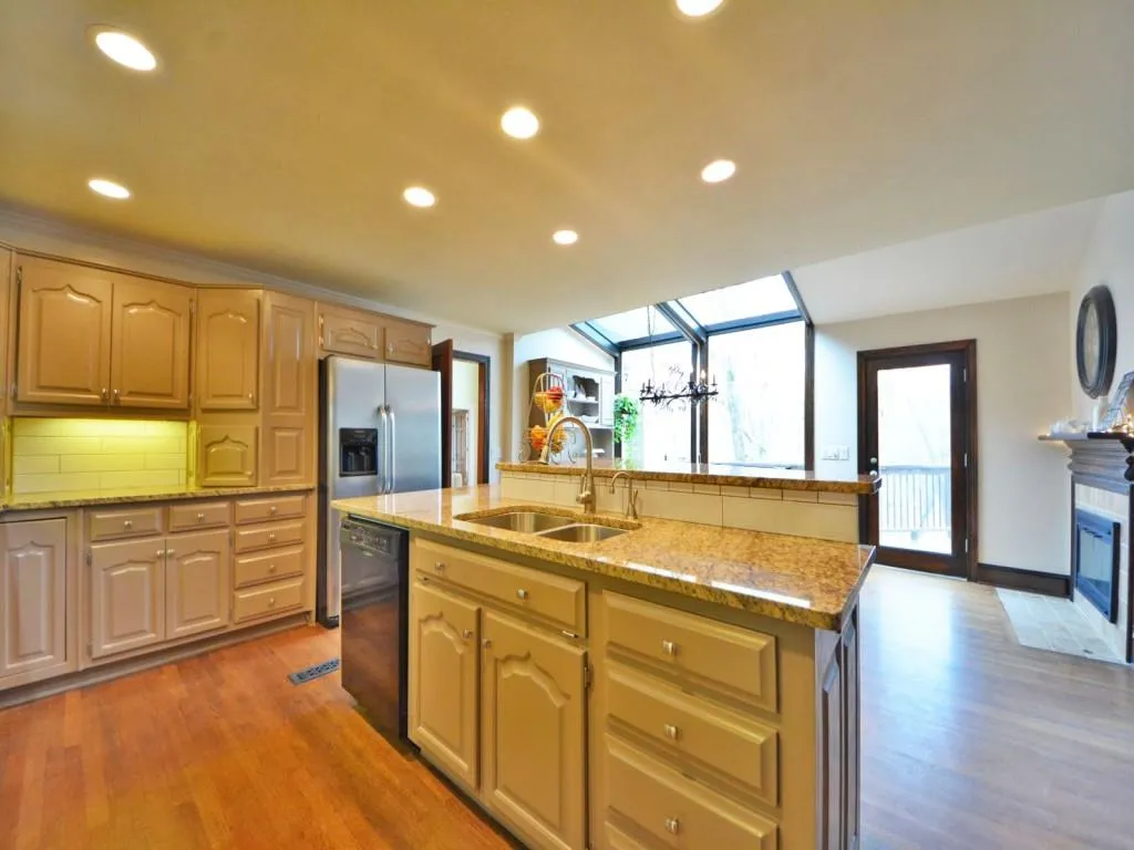 240 Grogans Lake Point, Sandy Springs, Georgia 30350, 6 Bedrooms Bedrooms, ,4 BathroomsBathrooms,Residential,Sold,240 Grogans Lake Point,5635140