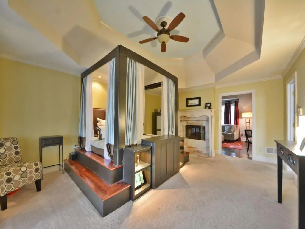 240 Grogans Lake Point, Sandy Springs, Georgia 30350, 6 Bedrooms Bedrooms, ,4 BathroomsBathrooms,Residential,Sold,240 Grogans Lake Point,5635140