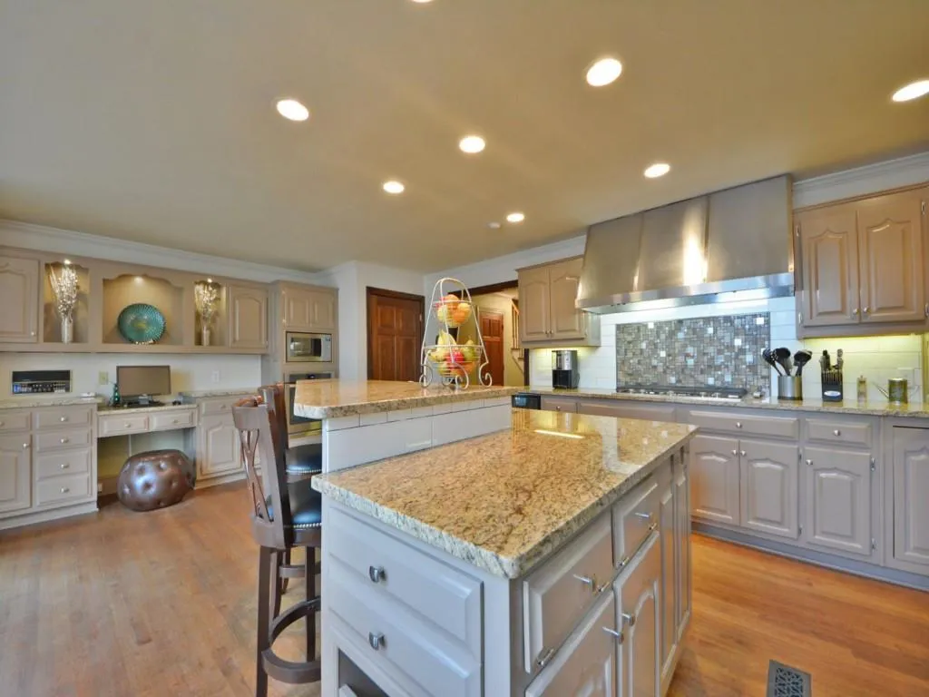 240 Grogans Lake Point, Sandy Springs, Georgia 30350, 6 Bedrooms Bedrooms, ,4 BathroomsBathrooms,Residential,Sold,240 Grogans Lake Point,5635140