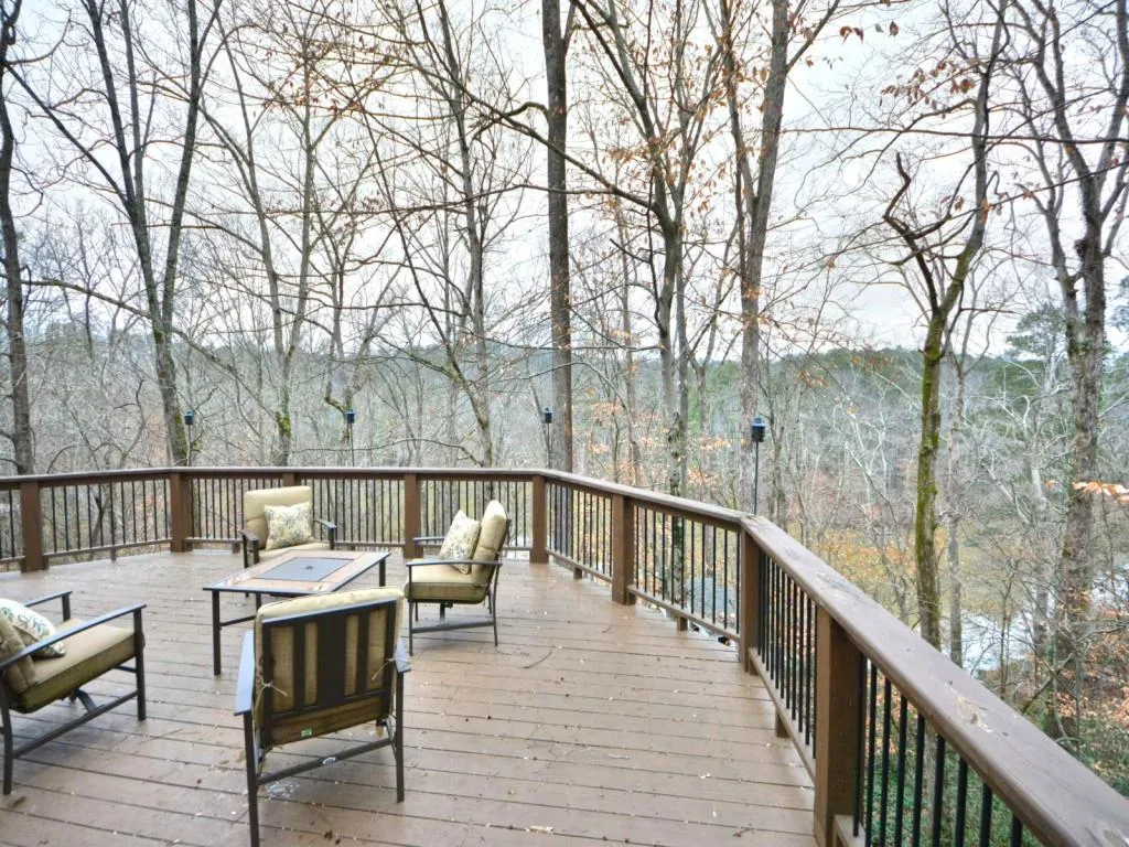 240 Grogans Lake Point, Sandy Springs, Georgia 30350, 6 Bedrooms Bedrooms, ,4 BathroomsBathrooms,Residential,Sold,240 Grogans Lake Point,5635140