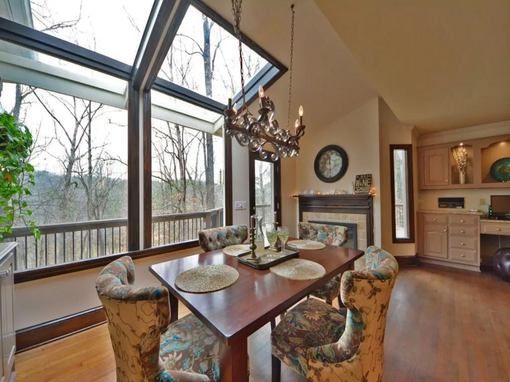 240 Grogans Lake Point, Sandy Springs, Georgia 30350, 6 Bedrooms Bedrooms, ,4 BathroomsBathrooms,Residential,Sold,240 Grogans Lake Point,5635140