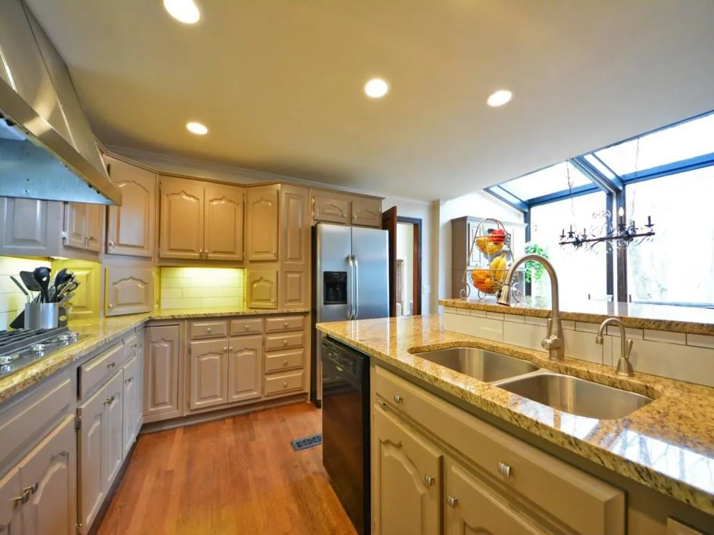 240 Grogans Lake Point, Sandy Springs, Georgia 30350, 6 Bedrooms Bedrooms, ,4 BathroomsBathrooms,Residential,Sold,240 Grogans Lake Point,5635140