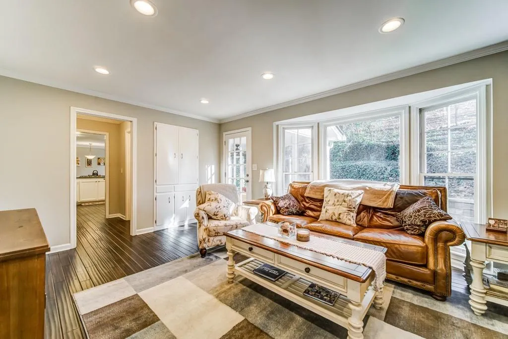 75 Seville Chase, Atlanta, Georgia 30328, 4 Bedrooms Bedrooms, ,3 BathroomsBathrooms,Residential,Sold,75 Seville Chase,6837197