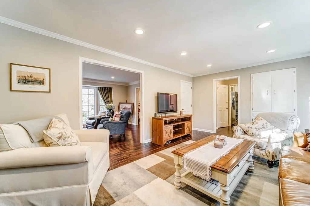 75 Seville Chase, Atlanta, Georgia 30328, 4 Bedrooms Bedrooms, ,3 BathroomsBathrooms,Residential,Sold,75 Seville Chase,6837197