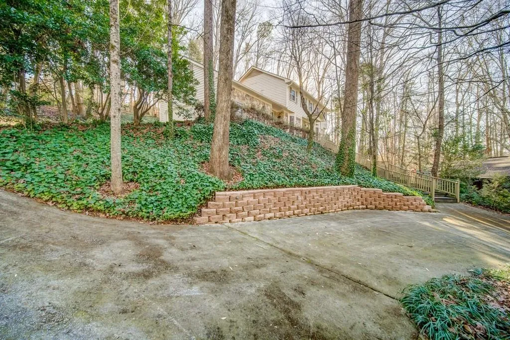 75 Seville Chase, Atlanta, Georgia 30328, 4 Bedrooms Bedrooms, ,3 BathroomsBathrooms,Residential,Sold,75 Seville Chase,6837197