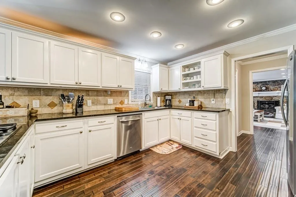 75 Seville Chase, Atlanta, Georgia 30328, 4 Bedrooms Bedrooms, ,3 BathroomsBathrooms,Residential,Sold,75 Seville Chase,6837197