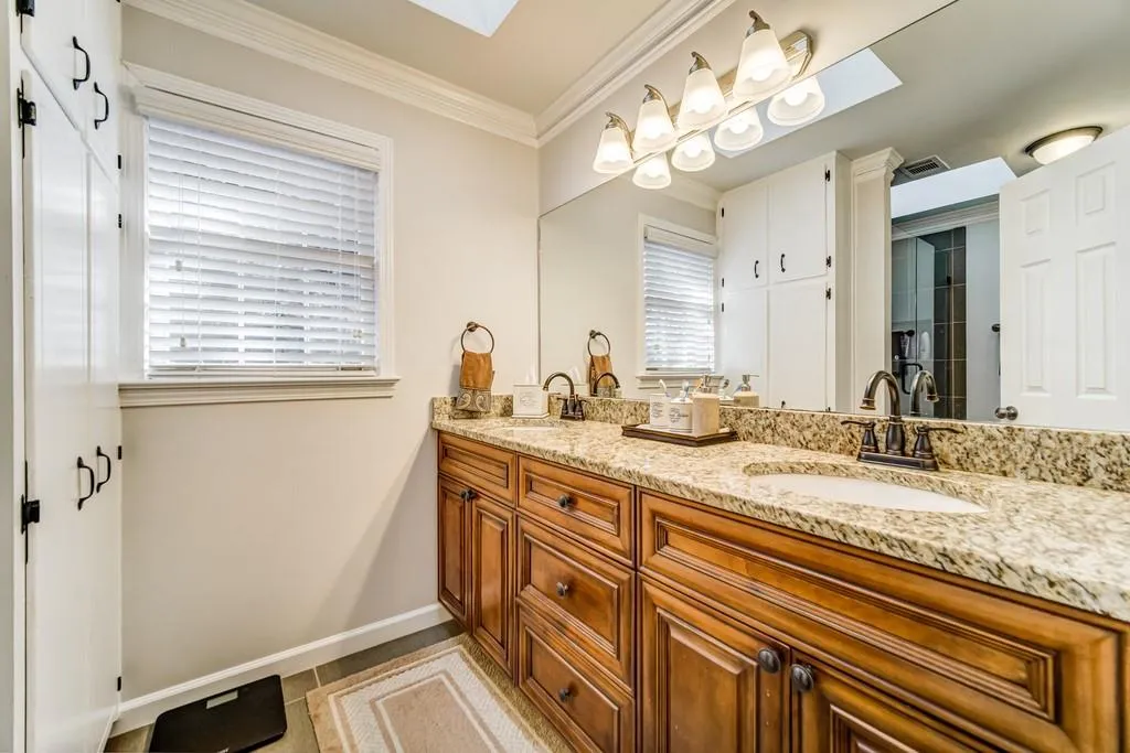 75 Seville Chase, Atlanta, Georgia 30328, 4 Bedrooms Bedrooms, ,3 BathroomsBathrooms,Residential,Sold,75 Seville Chase,6837197