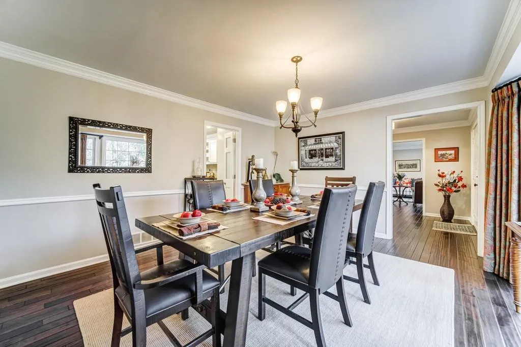 75 Seville Chase, Atlanta, Georgia 30328, 4 Bedrooms Bedrooms, ,3 BathroomsBathrooms,Residential,Sold,75 Seville Chase,6837197