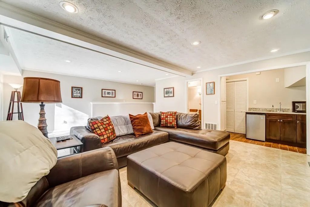 75 Seville Chase, Atlanta, Georgia 30328, 4 Bedrooms Bedrooms, ,3 BathroomsBathrooms,Residential,Sold,75 Seville Chase,6837197