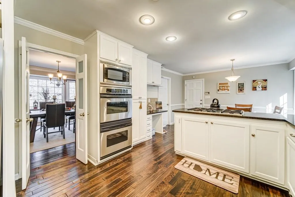 75 Seville Chase, Atlanta, Georgia 30328, 4 Bedrooms Bedrooms, ,3 BathroomsBathrooms,Residential,Sold,75 Seville Chase,6837197