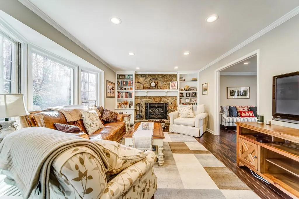 75 Seville Chase, Atlanta, Georgia 30328, 4 Bedrooms Bedrooms, ,3 BathroomsBathrooms,Residential,Sold,75 Seville Chase,6837197