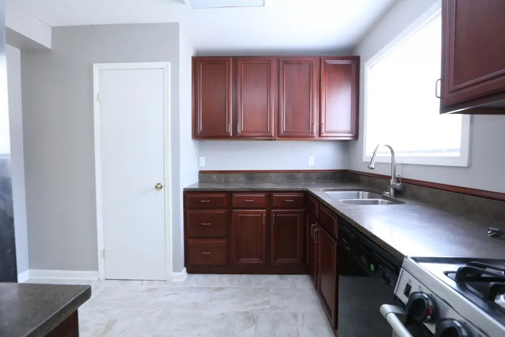 5591 Kingsport Drive, Atlanta, Georgia 30342, 2 Bedrooms Bedrooms, ,1 BathroomBathrooms,Residential,Sold,5591 Kingsport Drive,5697945