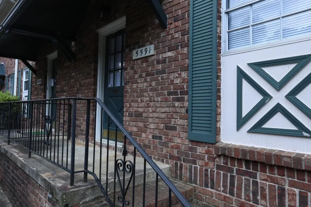 5591 Kingsport Drive, Atlanta, Georgia 30342, 2 Bedrooms Bedrooms, ,1 BathroomBathrooms,Residential,Sold,5591 Kingsport Drive,5697945