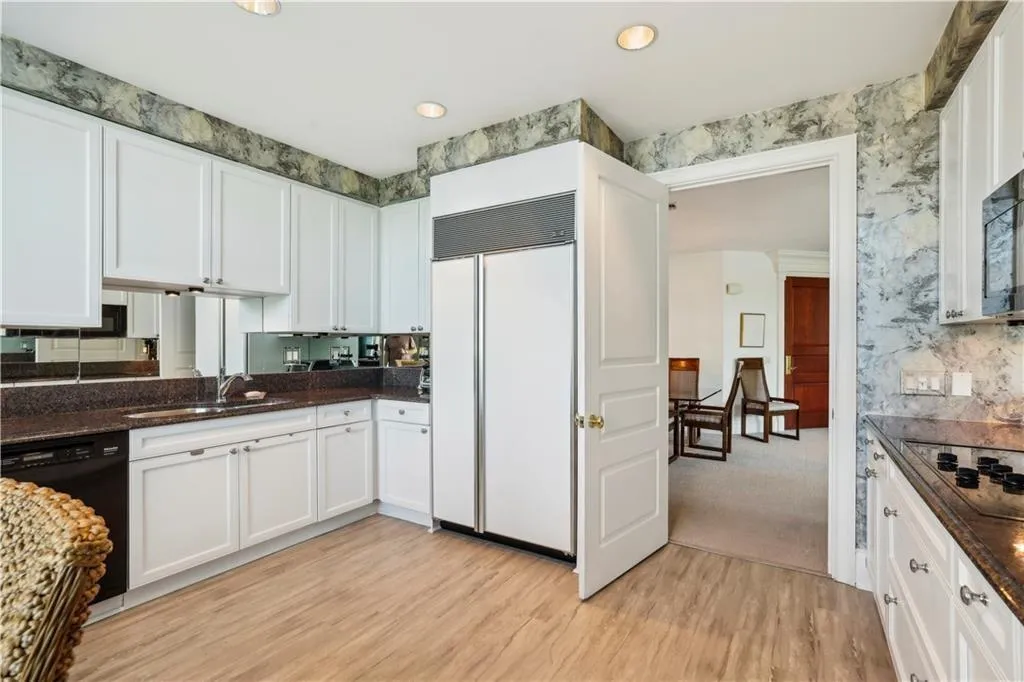 750 Park Avenue Ne Unit 6s, Atlanta, Georgia 30326, 2 Bedrooms Bedrooms, ,2 BathroomsBathrooms,Residential,For Sale,750 Park Avenue Ne Unit 6s,7624792