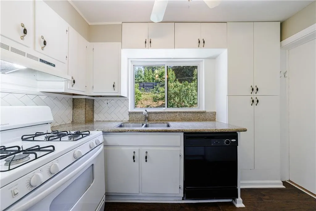 101 Ardmore Place Nw Unit 3, Atlanta, Georgia 30309, 2 Bedrooms Bedrooms, ,1 BathroomBathrooms,Residential,For Sale,101 Ardmore Place Nw Unit 3,7654654