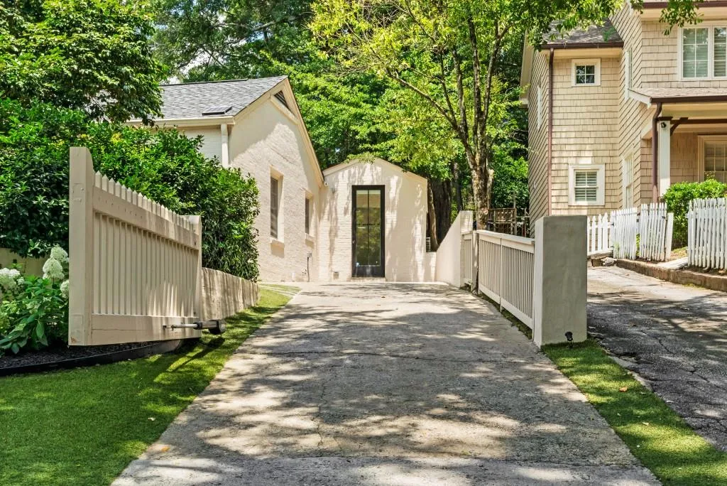 568 E Wesley Road Ne, Atlanta, Georgia 30305, 3 Bedrooms Bedrooms, ,3 BathroomsBathrooms,Residential,For Sale,568 E Wesley Road Ne,7612343