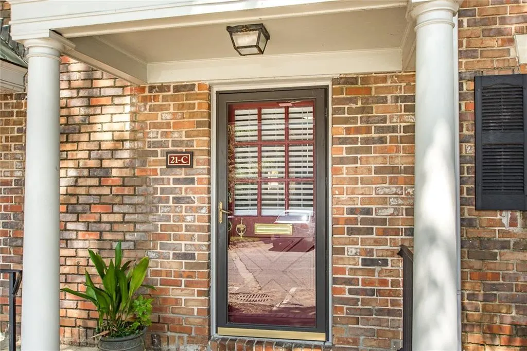 6700 Roswell Road Unit 21c, Sandy Springs, Georgia 30328, 2 Bedrooms Bedrooms, ,1 BathroomBathrooms,Residential,Sold,6700 Roswell Road Unit 21c,6066486