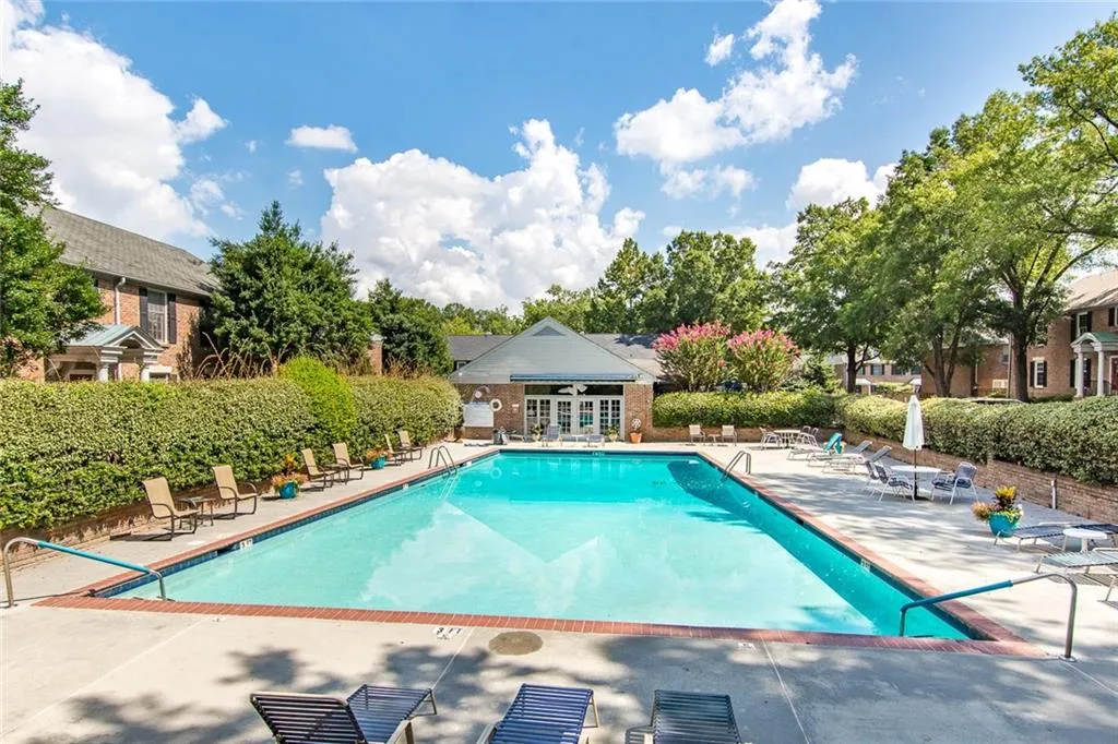 6700 Roswell Road Unit 21c, Sandy Springs, Georgia 30328, 2 Bedrooms Bedrooms, ,1 BathroomBathrooms,Residential,Sold,6700 Roswell Road Unit 21c,6066486