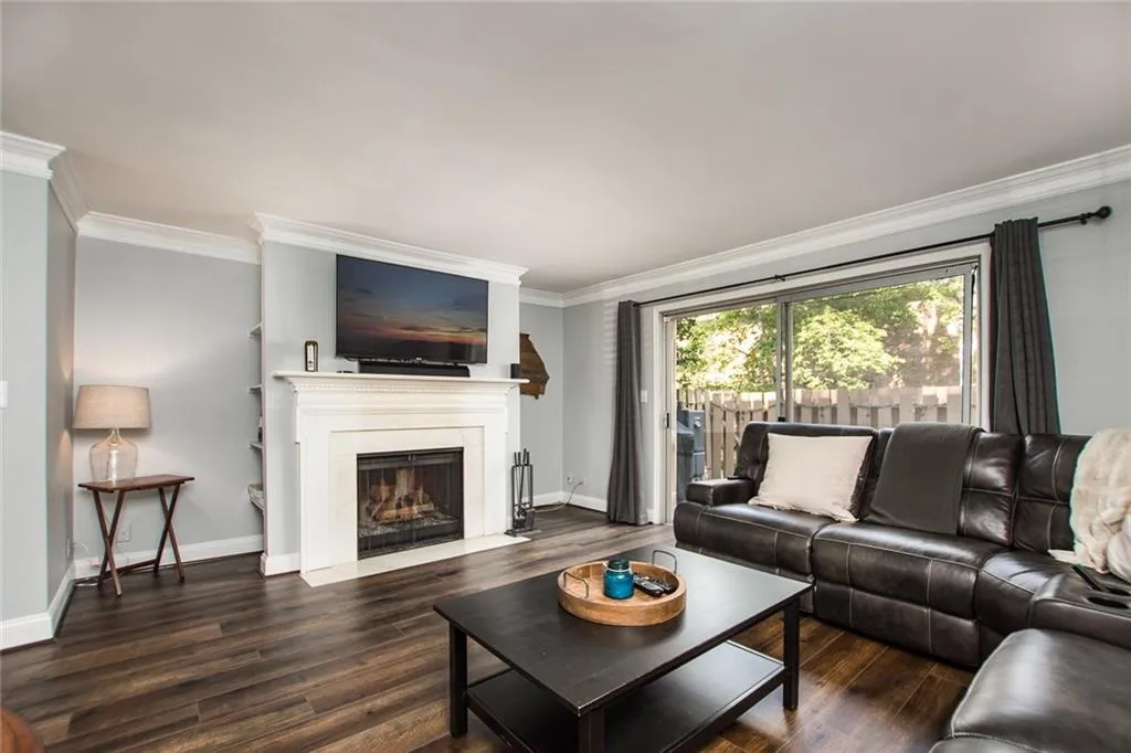 6700 Roswell Road Unit 21c, Sandy Springs, Georgia 30328, 2 Bedrooms Bedrooms, ,1 BathroomBathrooms,Residential,Sold,6700 Roswell Road Unit 21c,6066486