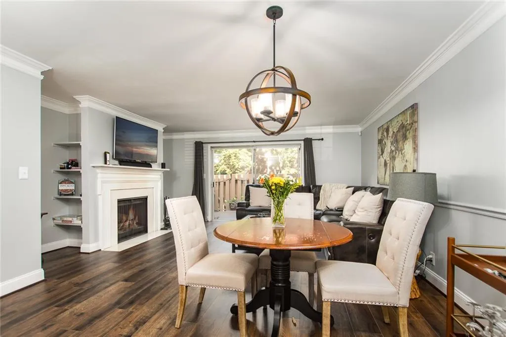 6700 Roswell Road Unit 21c, Sandy Springs, Georgia 30328, 2 Bedrooms Bedrooms, ,1 BathroomBathrooms,Residential,Sold,6700 Roswell Road Unit 21c,6066486