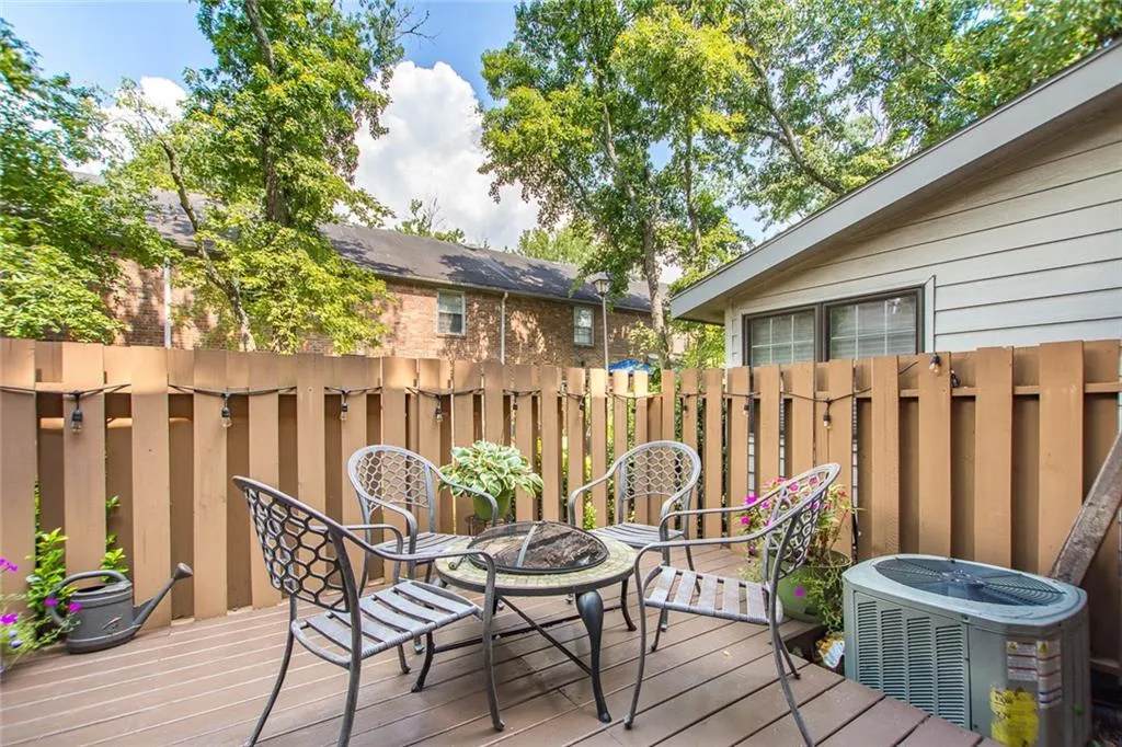 6700 Roswell Road Unit 21c, Sandy Springs, Georgia 30328, 2 Bedrooms Bedrooms, ,1 BathroomBathrooms,Residential,Sold,6700 Roswell Road Unit 21c,6066486