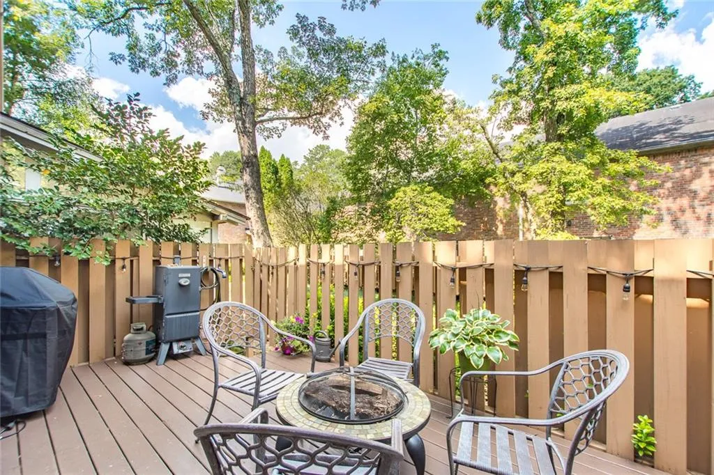 6700 Roswell Road Unit 21c, Sandy Springs, Georgia 30328, 2 Bedrooms Bedrooms, ,1 BathroomBathrooms,Residential,Sold,6700 Roswell Road Unit 21c,6066486