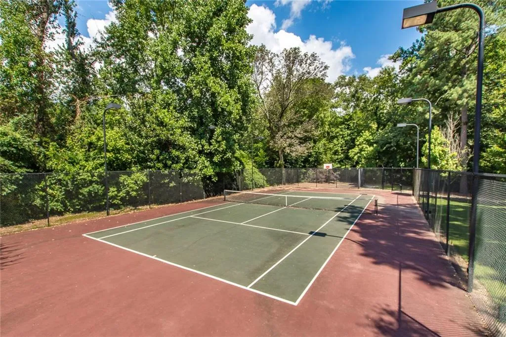 6700 Roswell Road Unit 21c, Sandy Springs, Georgia 30328, 2 Bedrooms Bedrooms, ,1 BathroomBathrooms,Residential,Sold,6700 Roswell Road Unit 21c,6066486