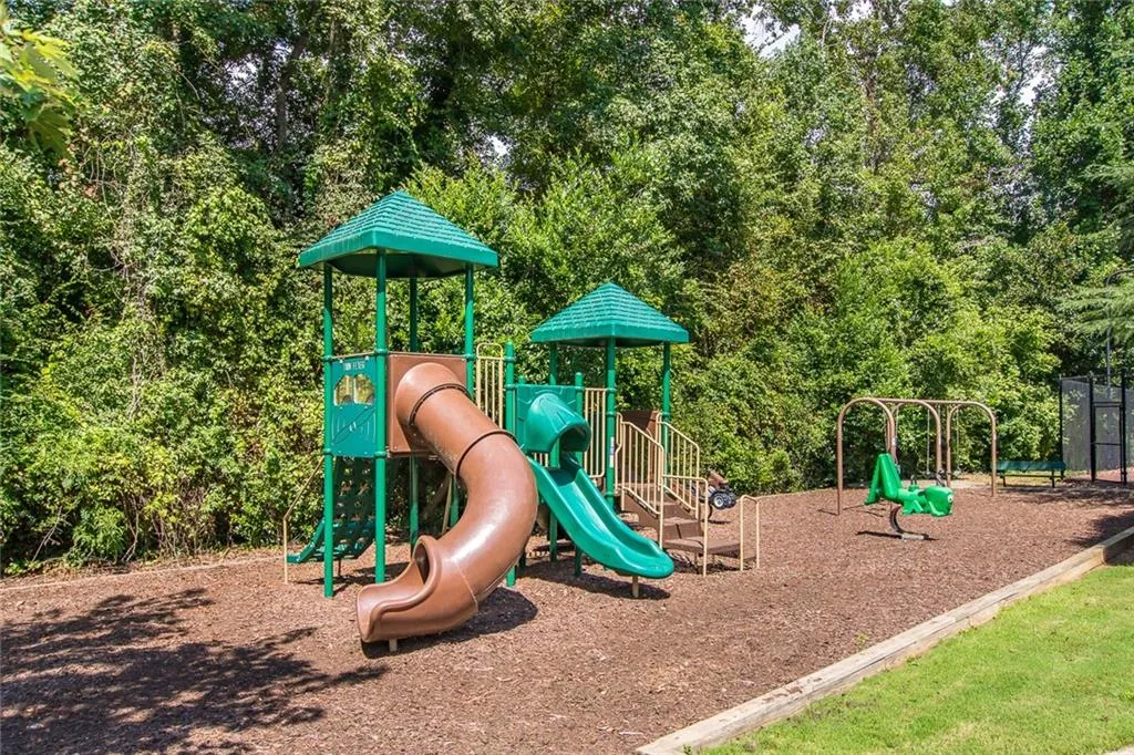 6700 Roswell Road Unit 21c, Sandy Springs, Georgia 30328, 2 Bedrooms Bedrooms, ,1 BathroomBathrooms,Residential,Sold,6700 Roswell Road Unit 21c,6066486