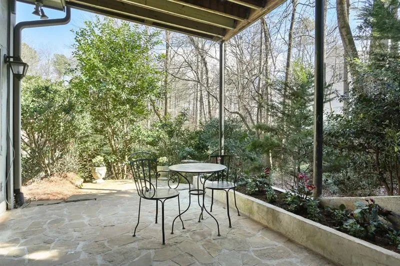 530 Cameron Manor Way, Sandy Springs, Georgia 30328, 5 Bedrooms Bedrooms, ,3 BathroomsBathrooms,Residential,Sold,530 Cameron Manor Way,6016070