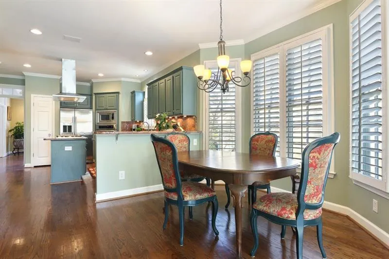 530 Cameron Manor Way, Sandy Springs, Georgia 30328, 5 Bedrooms Bedrooms, ,3 BathroomsBathrooms,Residential,Sold,530 Cameron Manor Way,6016070