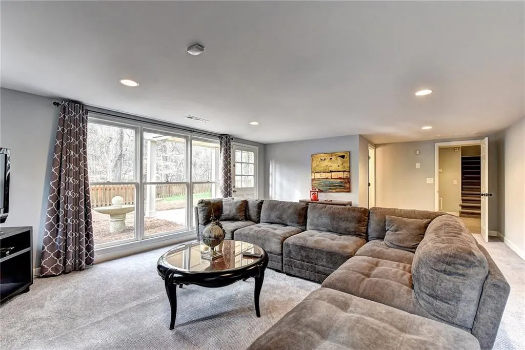 690 Bittersweet Trail, Sandy Springs, Georgia 30350, 6 Bedrooms Bedrooms, ,4 BathroomsBathrooms,Residential,Sold,690 Bittersweet Trail,6057222