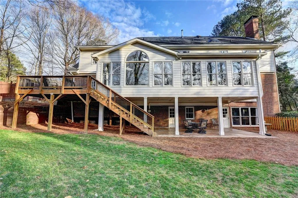 690 Bittersweet Trail, Sandy Springs, Georgia 30350, 6 Bedrooms Bedrooms, ,4 BathroomsBathrooms,Residential,Sold,690 Bittersweet Trail,6057222