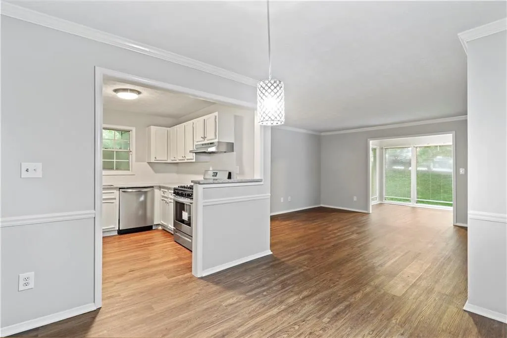 1110 Natchez Trace, Sandy Springs, Georgia 30350, 2 Bedrooms Bedrooms, ,1 BathroomBathrooms,Residential,Sold,1110 Natchez Trace,6912722