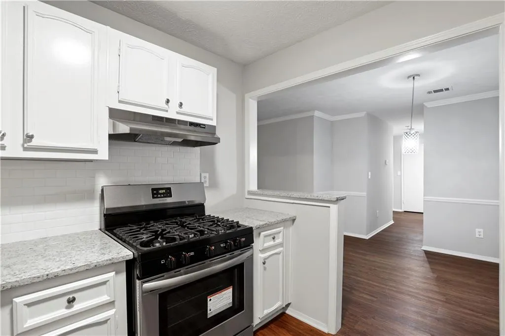 1110 Natchez Trace, Sandy Springs, Georgia 30350, 2 Bedrooms Bedrooms, ,1 BathroomBathrooms,Residential,Sold,1110 Natchez Trace,6912722