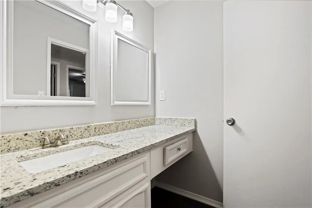 1110 Natchez Trace, Sandy Springs, Georgia 30350, 2 Bedrooms Bedrooms, ,1 BathroomBathrooms,Residential,Sold,1110 Natchez Trace,6912722