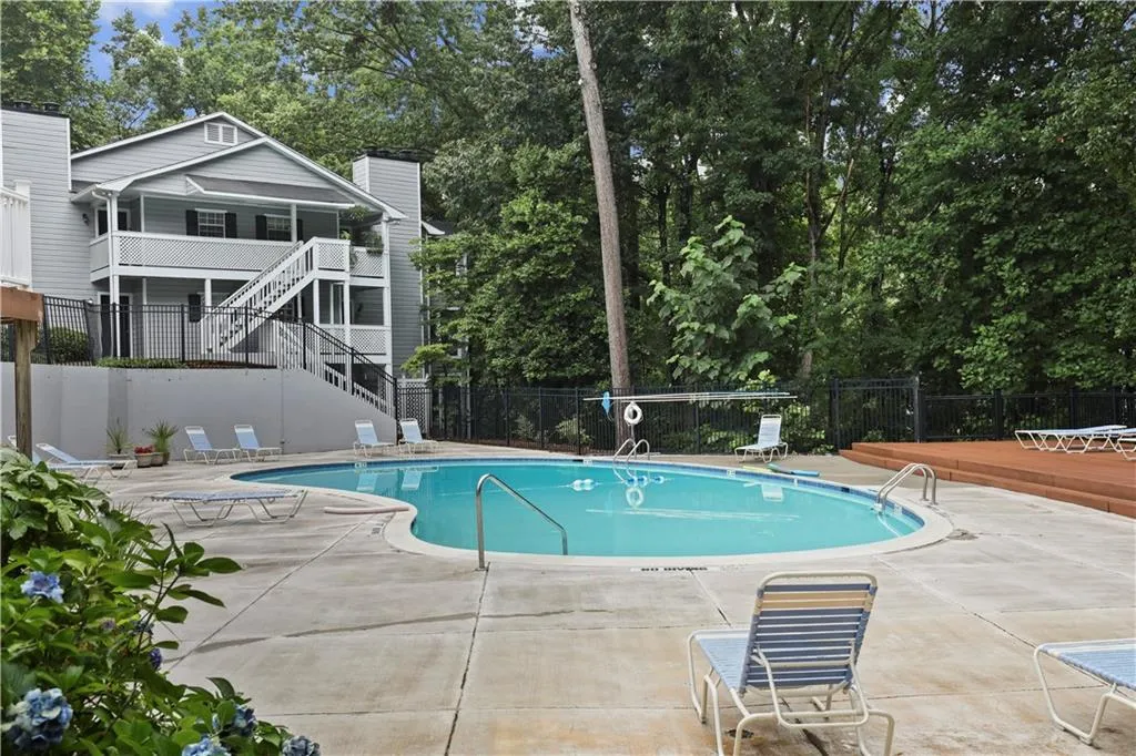 1110 Natchez Trace, Sandy Springs, Georgia 30350, 2 Bedrooms Bedrooms, ,1 BathroomBathrooms,Residential,Sold,1110 Natchez Trace,6912722