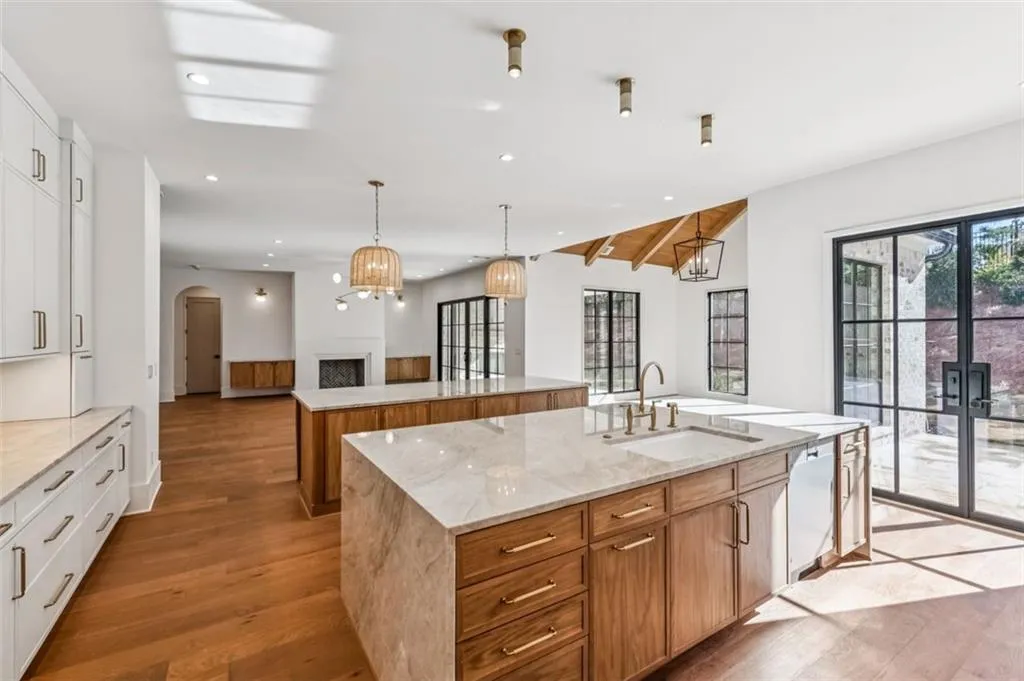 200 River Valley Court, Atlanta, Georgia 30328, 5 Bedrooms Bedrooms, ,4 BathroomsBathrooms,Residential,For Sale,200 River Valley Court,7652370