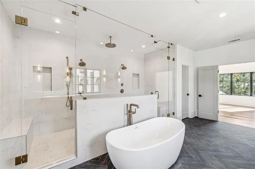 200 River Valley Court, Atlanta, Georgia 30328, 5 Bedrooms Bedrooms, ,4 BathroomsBathrooms,Residential,For Sale,200 River Valley Court,7652370