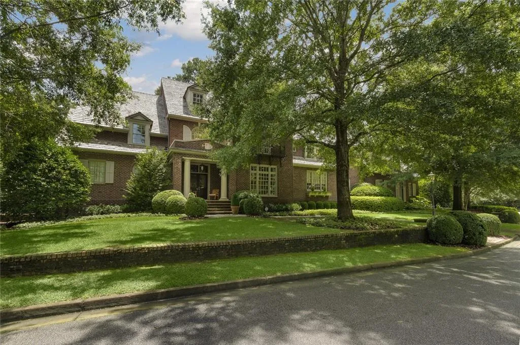 18 Leighton Court, Atlanta, Georgia 30327, 6 Bedrooms Bedrooms, ,6 BathroomsBathrooms,Residential,Sold,18 Leighton Court,6914096 18 Leighton Court, Atlanta, Georgia 30327, 6 Bedrooms Bedrooms, ,6 BathroomsBathrooms,Residential,Sold,18 Leighton Court,6914096