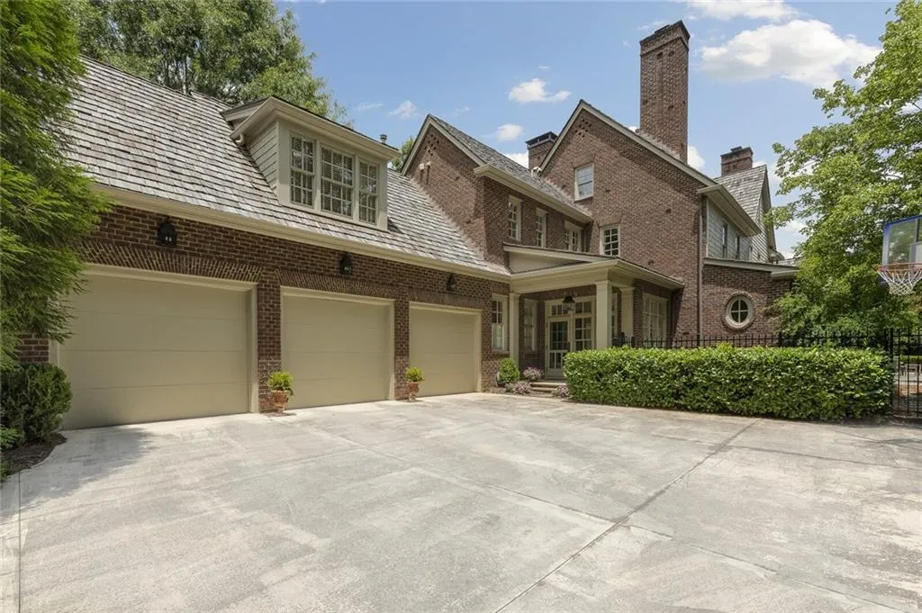 18 Leighton Court, Atlanta, Georgia 30327, 6 Bedrooms Bedrooms, ,6 BathroomsBathrooms,Residential,Sold,18 Leighton Court,6914096 18 Leighton Court, Atlanta, Georgia 30327, 6 Bedrooms Bedrooms, ,6 BathroomsBathrooms,Residential,Sold,18 Leighton Court,6914096