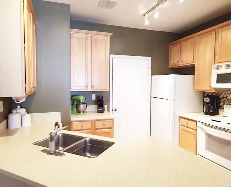 5641 Roswell Road Unit 315, Atlanta, Georgia 30342, 2 Bedrooms Bedrooms, ,2 BathroomsBathrooms,Residential,Sold,5641 Roswell Road Unit 315,5806382