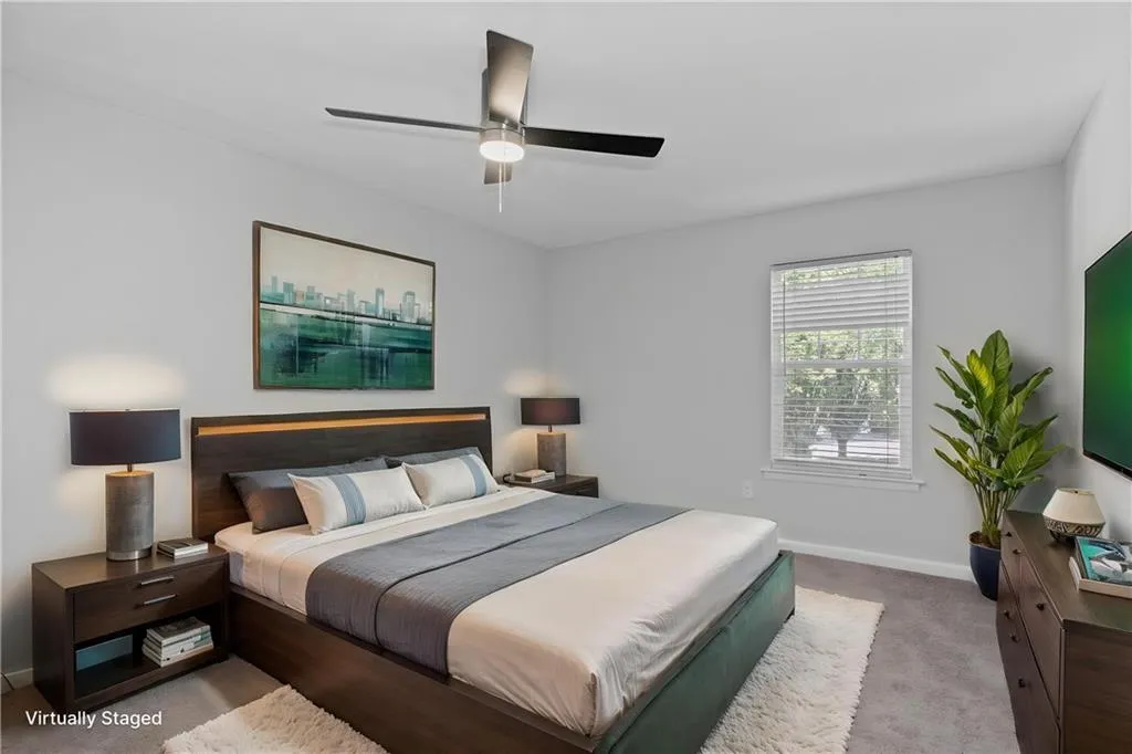 Bedroom featuring carpet floors, baseboards, and a ceiling fan