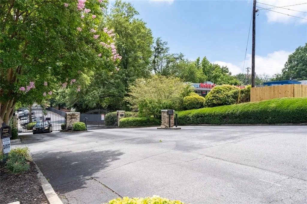 1150 Collier Road Nw Unit 6h, Atlanta, Georgia 30318, 1 Bedroom Bedrooms, ,1 BathroomBathrooms,Residential,For Sale,1150 Collier Road Nw Unit 6h,7588400