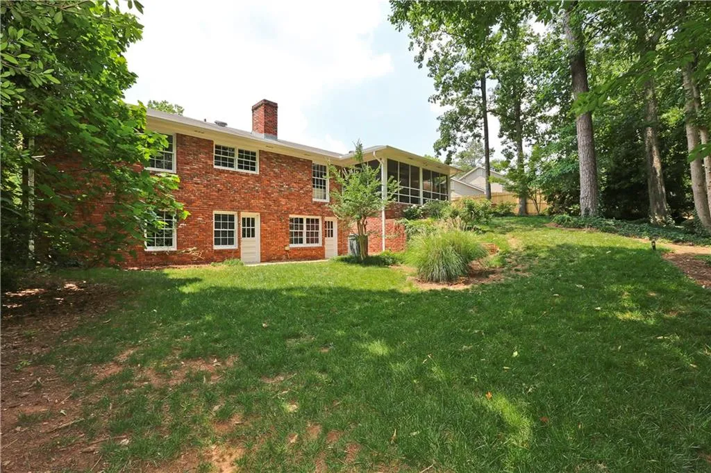 745 Edgewater Trail, Sandy Springs, Georgia 30328, 4 Bedrooms Bedrooms, ,3 BathroomsBathrooms,Residential,Sold,745 Edgewater Trail,5697626