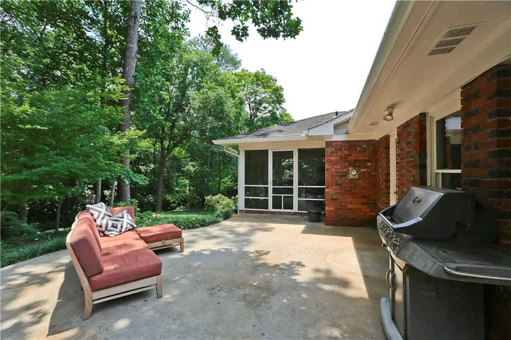 745 Edgewater Trail, Sandy Springs, Georgia 30328, 4 Bedrooms Bedrooms, ,3 BathroomsBathrooms,Residential,Sold,745 Edgewater Trail,5697626