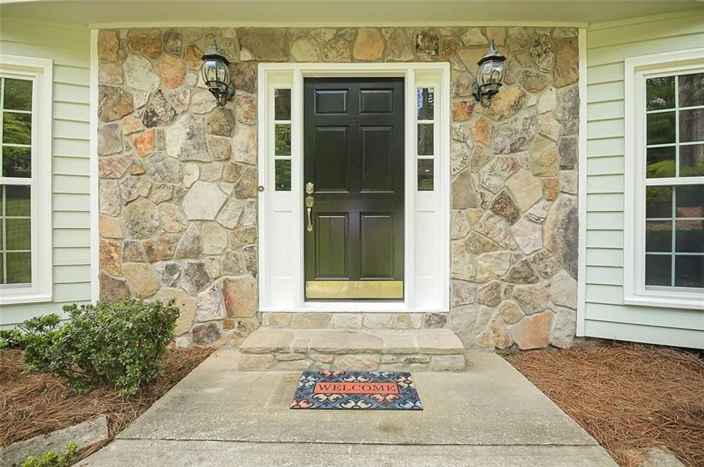 5085 Nesbit Ferry Lane, Atlanta, Georgia 30350, 4 Bedrooms Bedrooms, ,3 BathroomsBathrooms,Residential,Sold,5085 Nesbit Ferry Lane,6734763