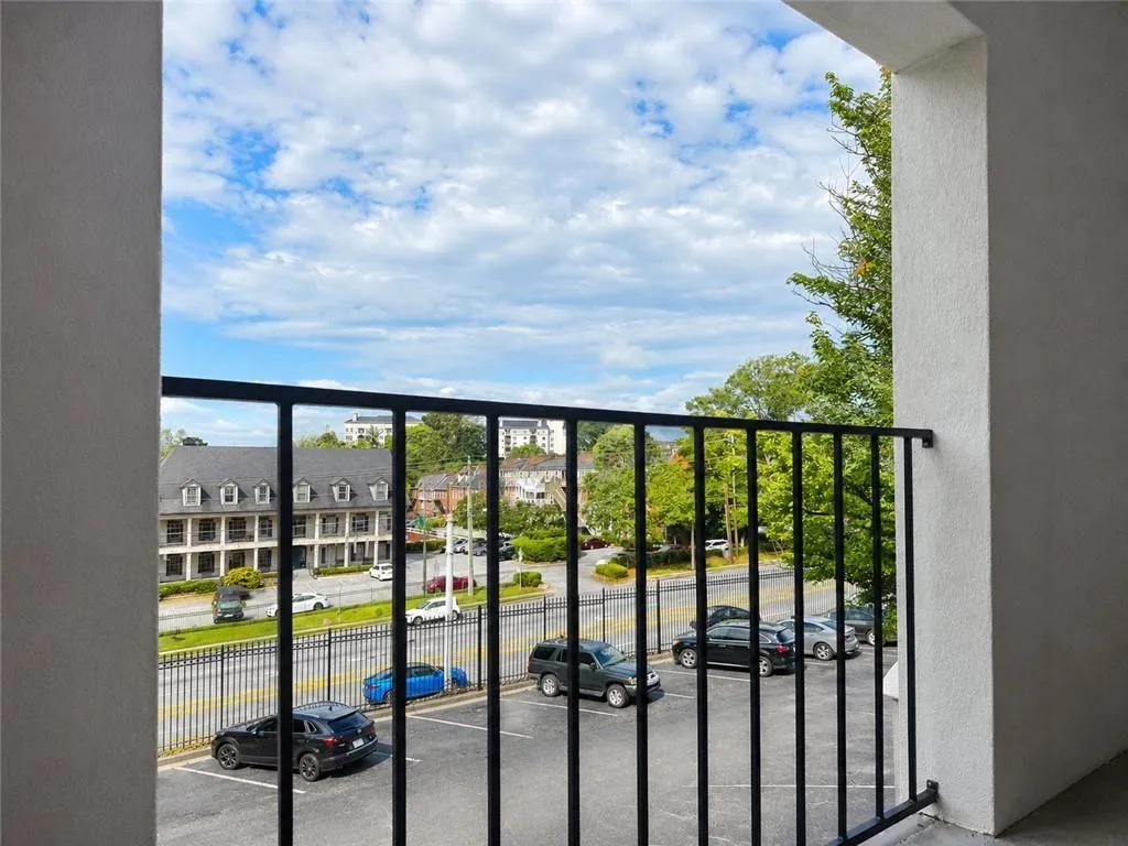 2657 Lenox Road Ne Bldg G #90, Atlanta, Georgia 30324, 1 Bedroom Bedrooms, 0 ,1 BathroomBathrooms,Residential,For Sale,2657 Lenox Road Ne Bldg G #90,7801221