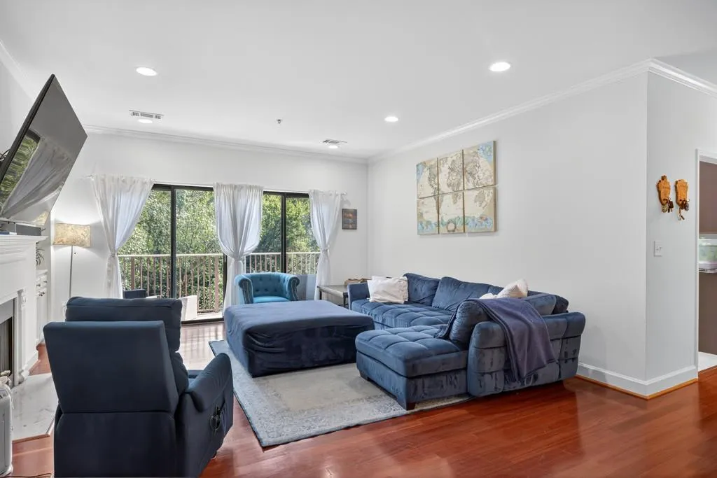 2865 Lenox Road Ne Unit 207, Atlanta, Georgia 30324, 2 Bedrooms Bedrooms, ,2 BathroomsBathrooms,Residential,For Sale,2865 Lenox Road Ne Unit 207,7650323