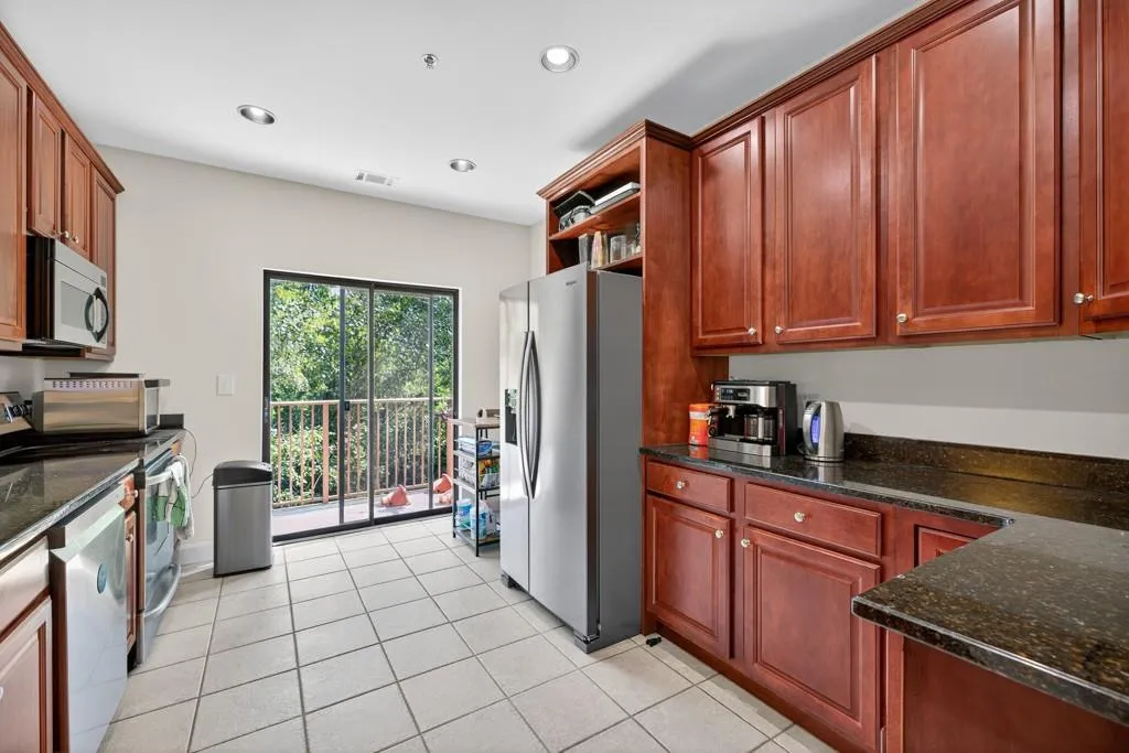 2865 Lenox Road Ne Unit 207, Atlanta, Georgia 30324, 2 Bedrooms Bedrooms, ,2 BathroomsBathrooms,Residential,For Sale,2865 Lenox Road Ne Unit 207,7650323