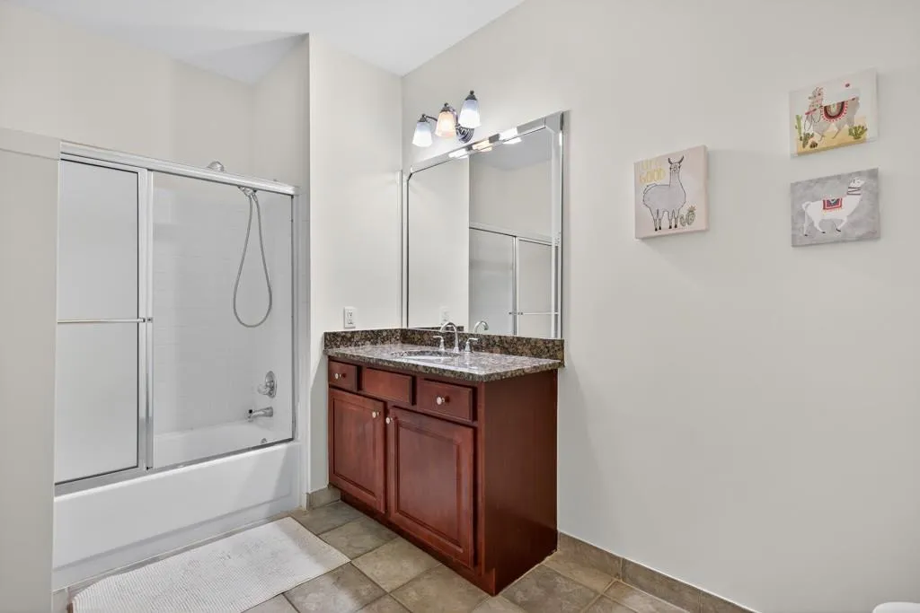 2865 Lenox Road Ne Unit 207, Atlanta, Georgia 30324, 2 Bedrooms Bedrooms, ,2 BathroomsBathrooms,Residential,For Sale,2865 Lenox Road Ne Unit 207,7650323